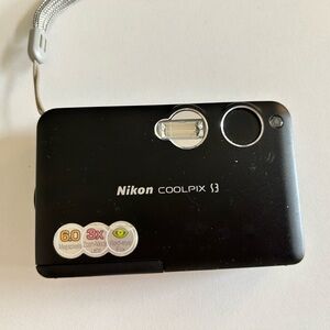 Nikon COOLPIX S3 in Black